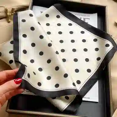 优幽兰 百搭优雅气质设计感波点小方巾春秋夏四季通用洋气时尚薄围巾简约高级感领巾妈妈减龄高档礼盒装 丝巾 女款