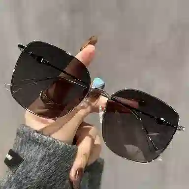 优幽兰 韩版潮流大框显脸小防紫外线百搭高级感开车驾驶遮阳个性设计感墨镜海边旅游度假街拍推 合金 方形 太阳眼镜 女款