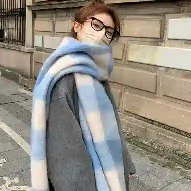 优幽兰 韩系氛围感蓝白格子软糯加厚仿羊绒高中生秋冬季百搭温柔气质保暖流苏两用高级感防寒 绒线围巾 女款