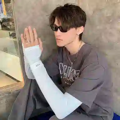 优幽兰 简约百搭时尚夏季零触感冰袖休闲便携手套小众设计渐变防紫外线护臂户外开车骑行 锦纶 氨纶 防晒袖 男女同款情侣款