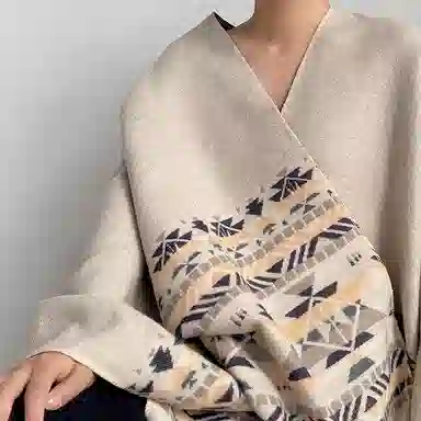 优幽兰 秋冬季女学生百搭时尚民族风旅行拍照空调房办公室保暖两用圣诞闺蜜同款大牌礼盒装 披肩围巾披风 女款