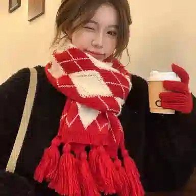 圣诞 优幽兰 时尚潮流高级感红色菱格针织流苏冬季韩系百搭复古氛围感防寒保暖穿搭学生新年喜庆 绒线围巾 女款