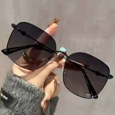 优幽兰 韩版潮流大框显脸小防紫外线百搭高级感开车驾驶遮阳个性设计感墨镜海边旅游度假街拍推 合金 方形 太阳眼镜 女款