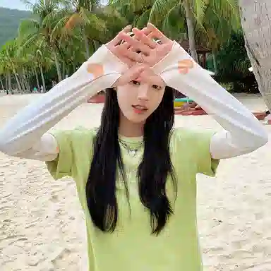 优幽兰 百搭潮流时尚夏季户外防紫外线开车骑行休闲简约便携小众设计感渐变爱心零触感 防晒袖 女款