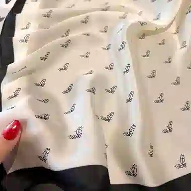 优幽兰 优雅气质百搭时尚轻奢风磁吸扣通用三角系脖高级感搭配衬衫职业装 丝巾 女款