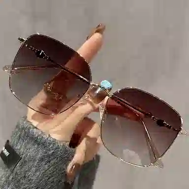 优幽兰 韩版潮流大框显脸小防紫外线百搭高级感开车驾驶遮阳个性设计感墨镜海边旅游度假街拍推 合金 方形 太阳眼镜 女款