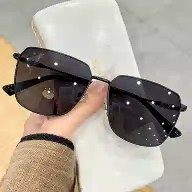 优幽兰 时尚潮流小众个性设计感墨镜复古百搭高级感防紫外线开车专用驾驶 钛合金 方形 太阳眼镜 男女同款情侣款