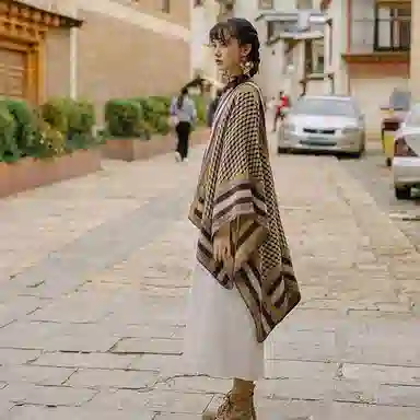 优幽兰 秋冬季新款百搭设计感撞色 民族风旅行拍照防风防寒 实用空调房办公室加厚保暖外搭 披肩 女款