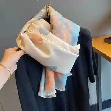 优幽兰 潮流轻奢风高级感温柔拼色秋冬保暖外穿披肩女时尚百搭氛围感仿羊绒围脖优雅气质通勤穿搭 棉 女款