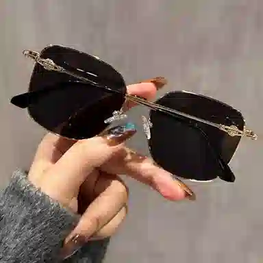 优幽兰 韩版潮流大框显脸小防紫外线百搭高级感开车驾驶遮阳个性设计感墨镜海边旅游度假街拍推 合金 方形 太阳眼镜 女款