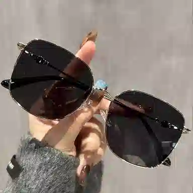 优幽兰 韩版潮流大框显脸小防紫外线百搭高级感开车驾驶遮阳个性设计感墨镜海边旅游度假街拍推 合金 方形 太阳眼镜 女款