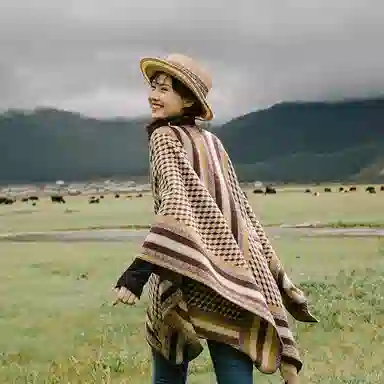 优幽兰 秋冬季新款百搭设计感撞色 民族风旅行拍照防风防寒 实用空调房办公室加厚保暖外搭 披肩 女款