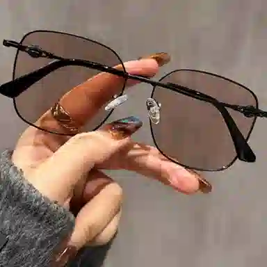 优幽兰 韩版潮流大框显脸小防紫外线百搭高级感开车驾驶遮阳个性设计感墨镜海边旅游度假街拍推 合金 方形 太阳眼镜 女款