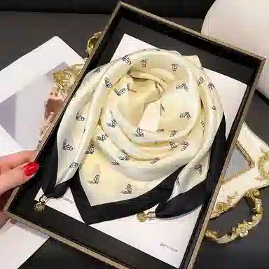 优幽兰 优雅气质百搭时尚轻奢风磁吸扣通用三角系脖高级感搭配衬衫职业装 丝巾 女款