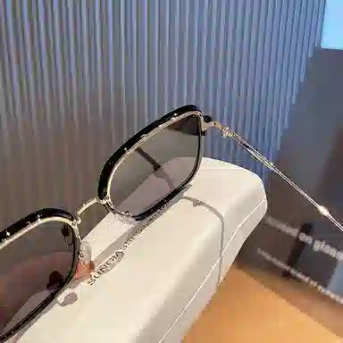 优幽兰 潮流高级感痞帅气质街拍旅行个性设计感 金属 不规则形 太阳眼镜 女款