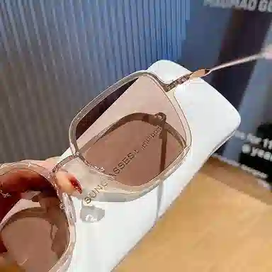 优幽兰 潮流高级感痞帅气质街拍旅行个性设计感 金属 不规则形 太阳眼镜 女款