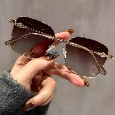 优幽兰 韩版潮流大框显脸小防紫外线百搭高级感开车驾驶遮阳个性设计感墨镜海边旅游度假街拍推 合金 方形 太阳眼镜 女款