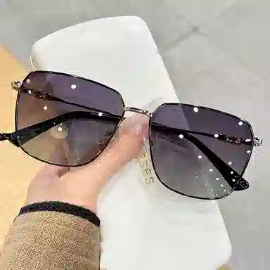 优幽兰 时尚潮流小众个性设计感墨镜复古百搭高级感防紫外线开车专用驾驶 钛合金 方形 太阳眼镜 男女同款情侣款