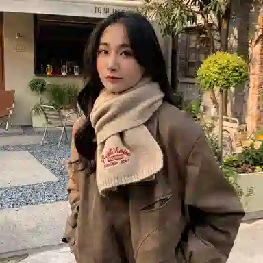 优幽兰 纯色高级感字母刺绣仿羊绒防风防寒护脖子休闲 绒线围巾 女款