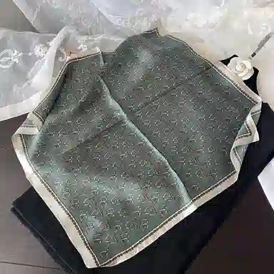 优幽兰 桑蚕丝小方巾 小众时尚真丝领巾气质韩版穿搭设计感包包装饰通勤实用护颈围脖 实用洋气减龄四季通用 丝巾 女款