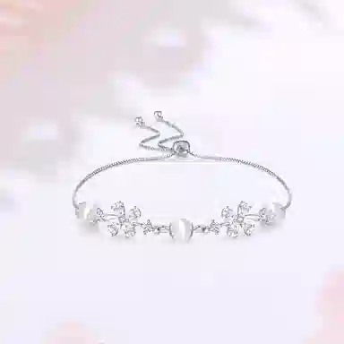 【甄选高品质|为爱而生】 金师傅 幸运四叶草茉莉 浪漫森系锆石花朵甜美 时尚精致气质清冷小众百搭高级可调节 玻璃猫眼 手链 女款