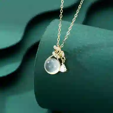【S999纯银|甄选高品质】 金师傅 福袋吊坠 招财转运钱袋 财源滚滚 新中式国潮气质典雅大方百搭日常 小众轻奢高级好运 玉髓 项链 女款