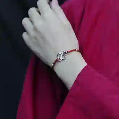 925