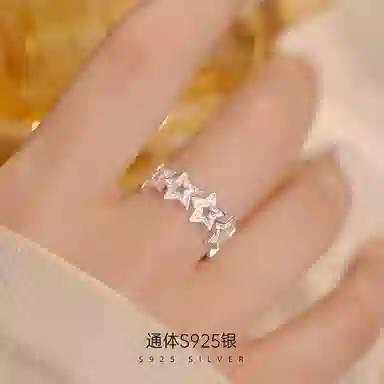 925