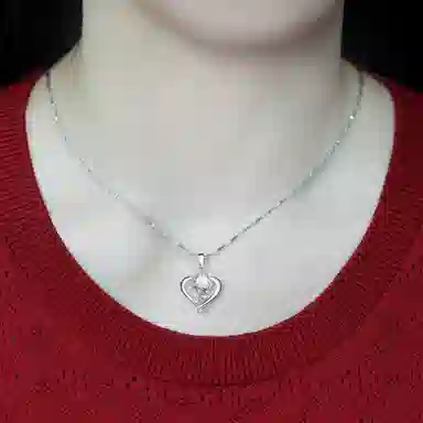 925
