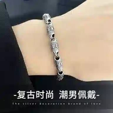 925