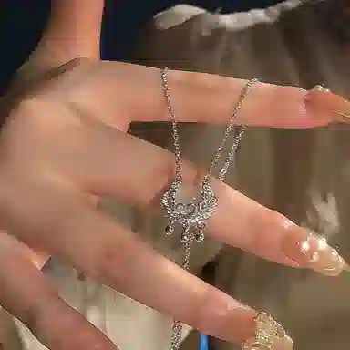 尚银福 祥云平安锁 国潮新中式复古时尚优雅气质轻奢高级感 民族风长命锁小众创意设计灵动流苏 锁骨链 合金 项链 女款