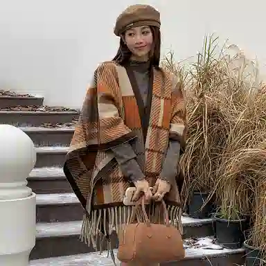 纳兰杜 流苏针织民族风异域拍照旅行旅游配饰穿搭高级感斗篷礼盒装保暖 披肩 女款 枫叶黄