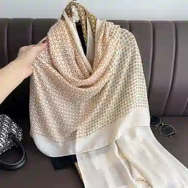 纳兰杜 撞色小众设计薄款旅游拍照高级感穿搭流行配饰 披肩 女款 奶白色