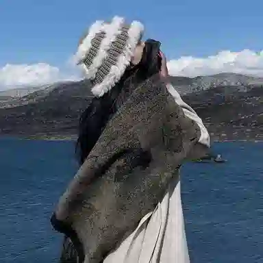 纳兰杜 高级感时尚小众潮流保暖氛围感穿搭 涤纶 披肩 女款 黑棕色/橙蓝色/黑灰色