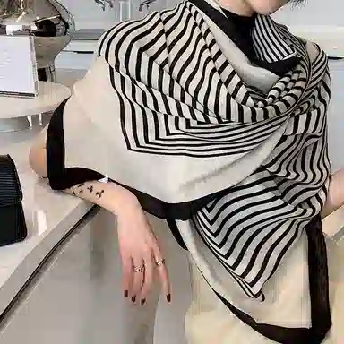 纳兰杜 条纹小众设计感百搭春季薄款韩版穿搭时尚 披肩 女款