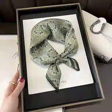 纳兰杜 薄款优雅气质百搭款时尚通勤高级感配饰法式精致穿搭 桑蚕丝 丝巾 女款 绿色