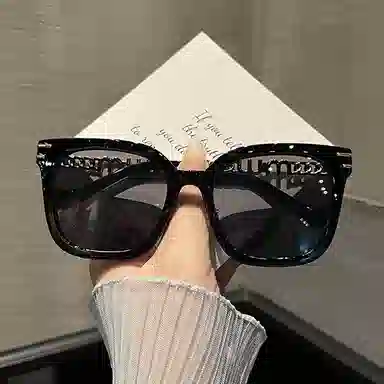 纳兰杜 小众潮流街拍高级感优雅防紫外线时尚墨镜显脸小设计太阳镜 方形 太阳眼镜 女款