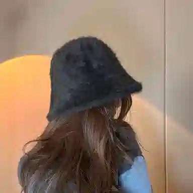 纳兰杜 毛绒可爱少女潮流显脸小 聚酯纤维 绒线帽 女款 黑色/米色