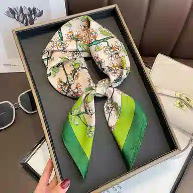 纳兰杜 小众设计感气质小方巾精致百搭高级感法式穿搭减龄 桑蚕丝 丝巾 女款 绿色 礼盒装