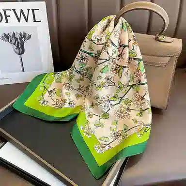 纳兰杜 小众设计感气质小方巾精致百搭高级感法式穿搭减龄 桑蚕丝 丝巾 女款 绿色 礼盒装