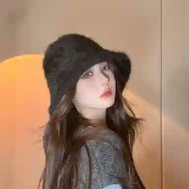 纳兰杜 毛绒可爱少女潮流显脸小 聚酯纤维 绒线帽 女款 黑色/米色