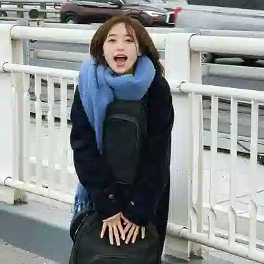 纳兰杜 纯色秋冬加厚氛围感 聚酯纤维 绒线围巾 女款 天使蓝