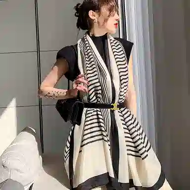 纳兰杜 条纹小众设计感百搭春季薄款韩版穿搭时尚 披肩 女款