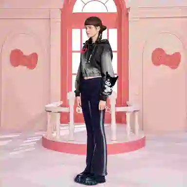 13 DEMARZO x Sanrio Heart Applique Hoodie