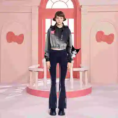 13 DEMARZO x Sanrio Heart Applique Hoodie