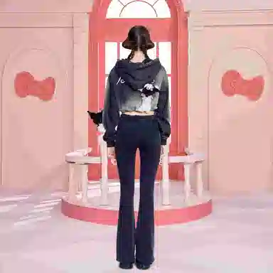 13 DEMARZO x Sanrio Heart Applique Hoodie