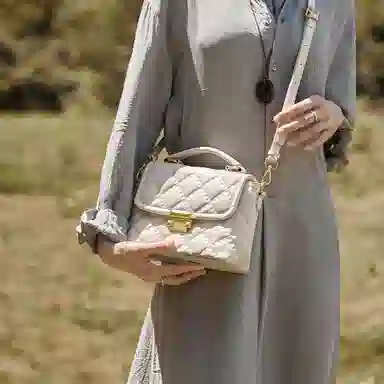 纳兰杜 小香风菱格时尚百搭精致优雅大方通勤 牛皮拼合成革 单肩斜挎手提包 中号 女款 米白色/子夜黑