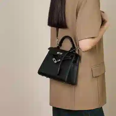 纳兰杜 高级感时尚百搭通勤小众设计 合成革 手提包 女款 白色/黑色