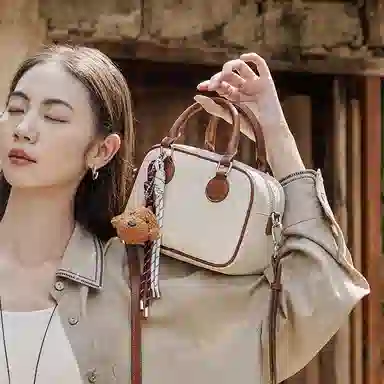 纳兰杜 复古时尚百搭简约通勤高级感小众 合成革 保龄球包斜挎手提包 中号 女款 植鞣米白拼棕/植鞣咖色