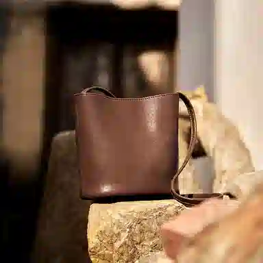 纳兰杜 小众品牌高级质感上班通勤时尚简约百搭 合成革 斜挎单肩包 常规 女款 多色